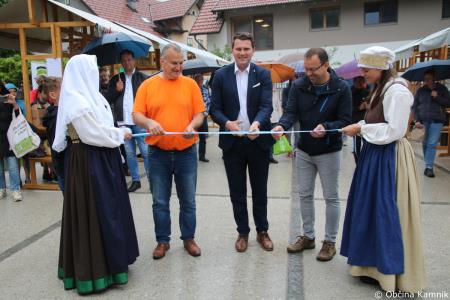 V Motniku namenu predali prenovljeni prireditveni prostor (36)